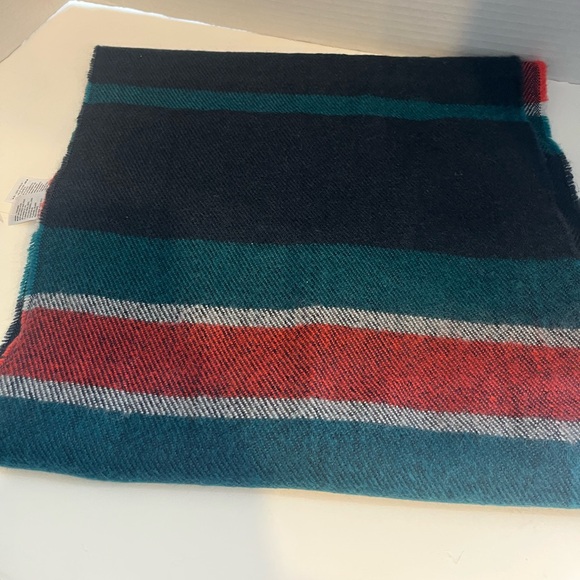 NWT OLD NAVY WOMEN'S PLAID FRINGE SCARF - Picture 3 of 5